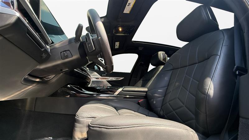2025 BMW 7 Series 750e - Photo 24