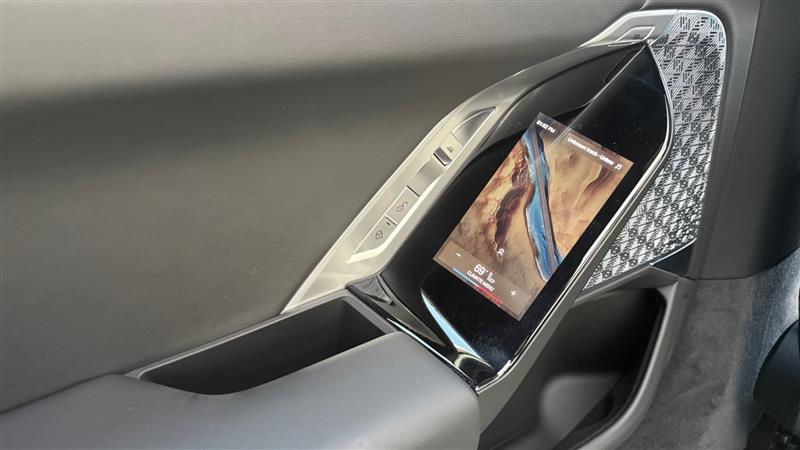 2025 BMW 7 Series 750e - Photo 25