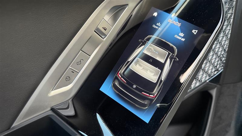 2025 BMW 7 Series 750e - Photo 27
