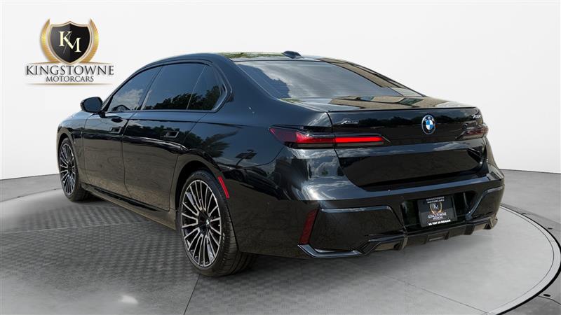 2025 BMW 7 Series 750e - Photo 3