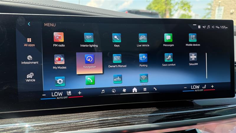 2025 BMW 7 Series 750e - Photo 30