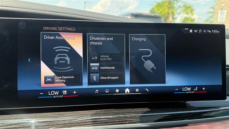 2025 BMW 7 Series 750e - Photo 31
