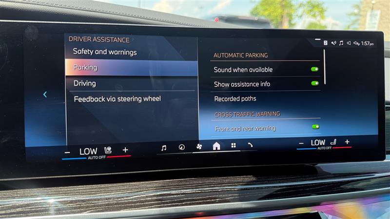 2025 BMW 7 Series 750e - Photo 33