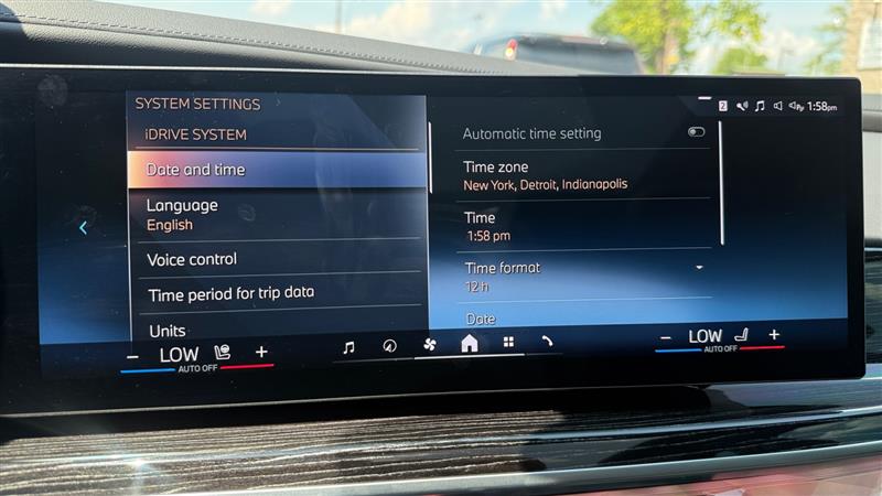 2025 BMW 7 Series 750e - Photo 38