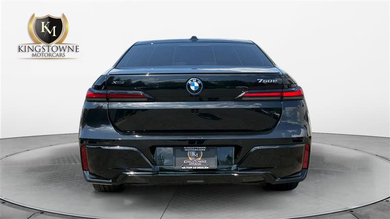 2025 BMW 7 Series 750e - Photo 4