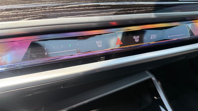 2025 BMW 7 Series 750e - Photo 44