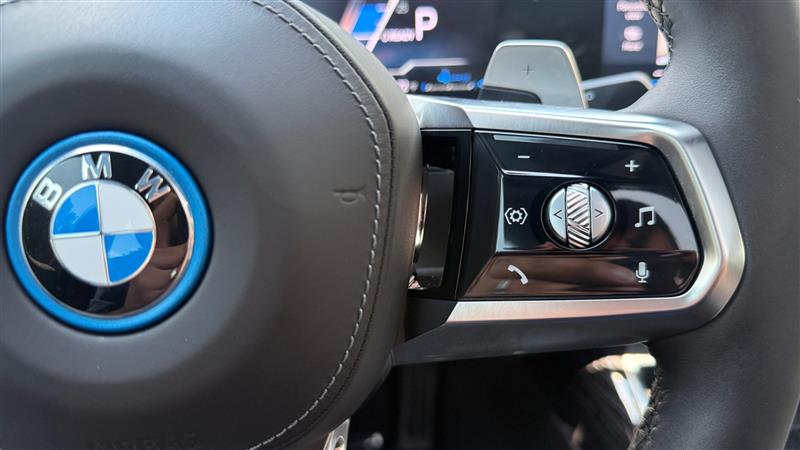 2025 BMW 7 Series 750e - Photo 45