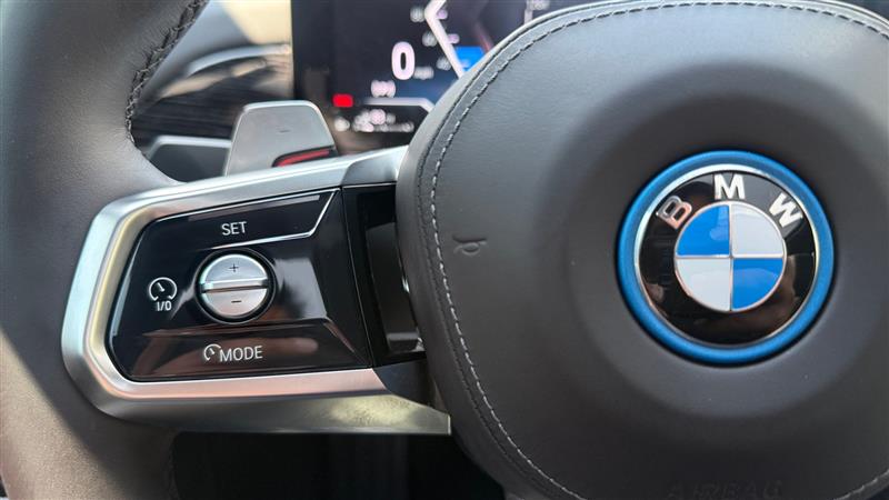 2025 BMW 7 Series 750e - Photo 46