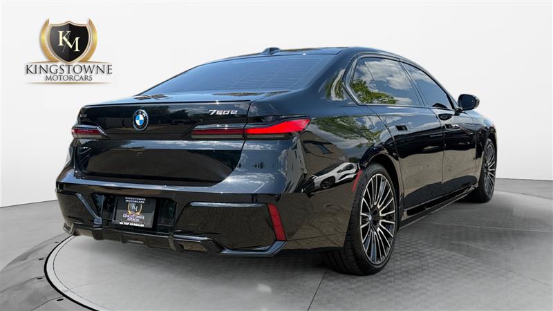 2025 BMW 7 Series 750e - Photo 5