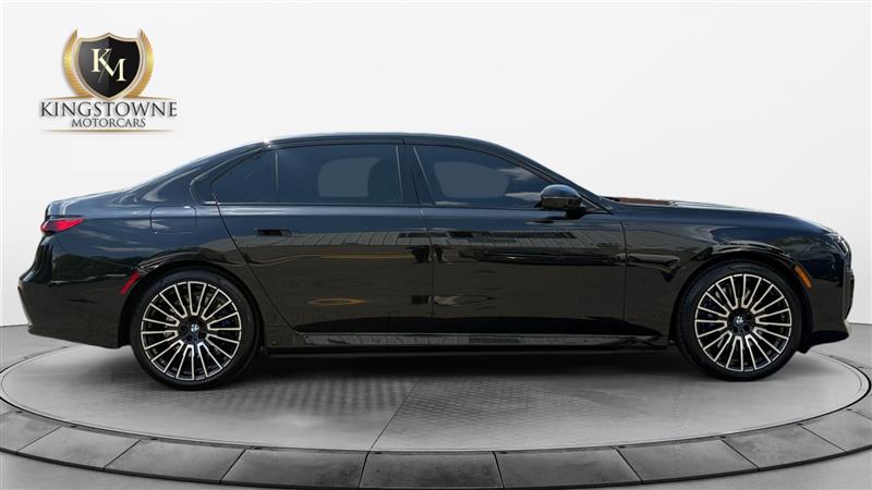2025 BMW 7 Series 750e - Photo 6