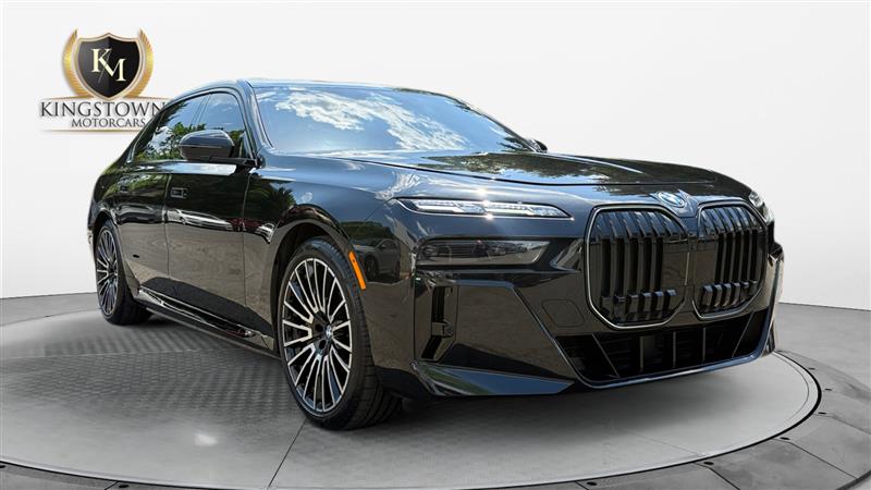 2025 BMW 7 Series 750e - Photo 7