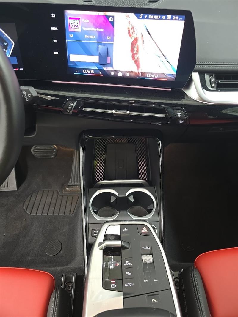 Vehicle photo 11