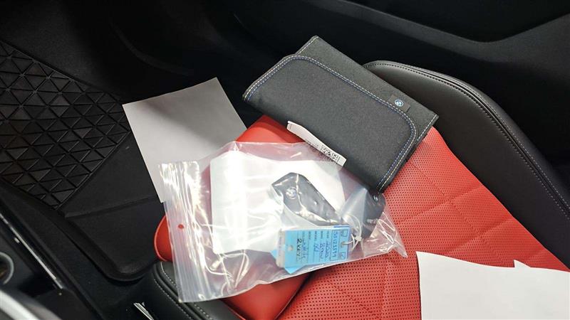 Vehicle photo 13