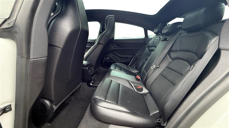 Vehicle photo 16