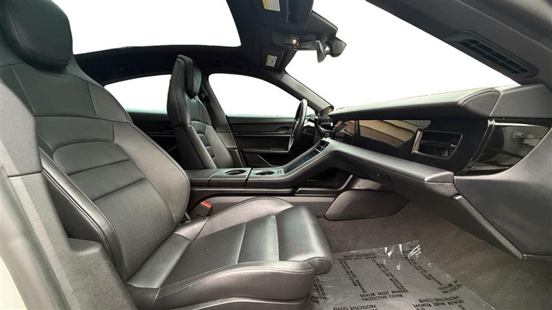 Vehicle photo 17
