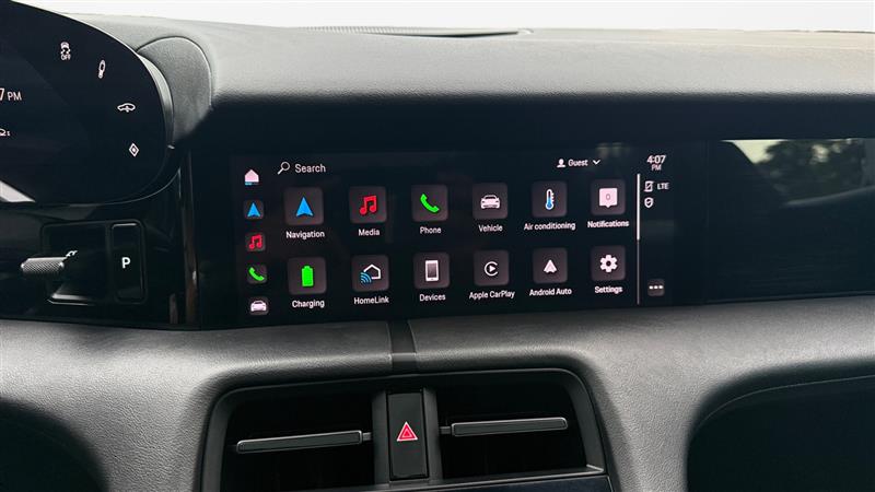 Vehicle photo 21