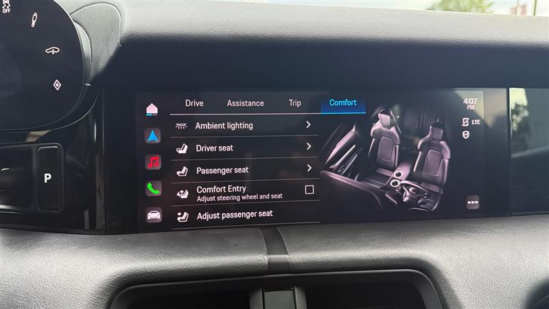 Vehicle photo 26