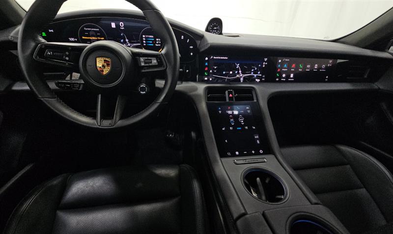 Vehicle photo 12