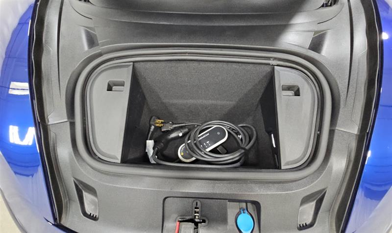 Vehicle photo 14