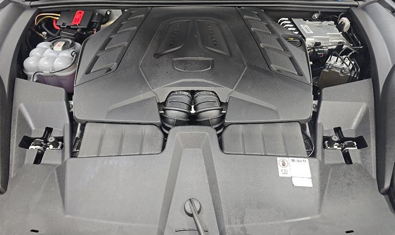Vehicle photo 13