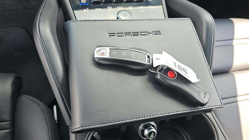 Vehicle photo 14