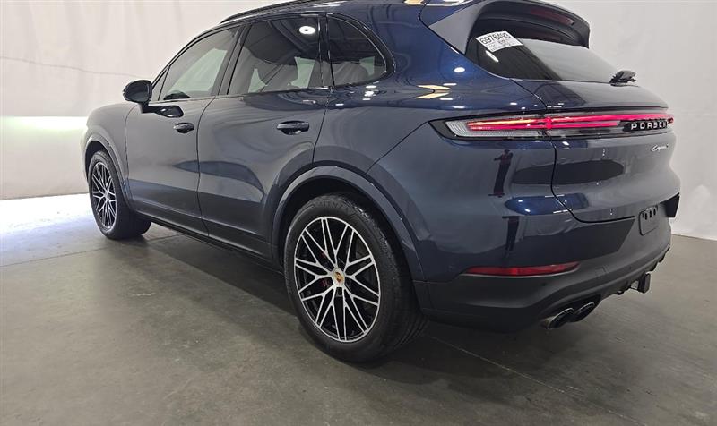 Vehicle photo 6