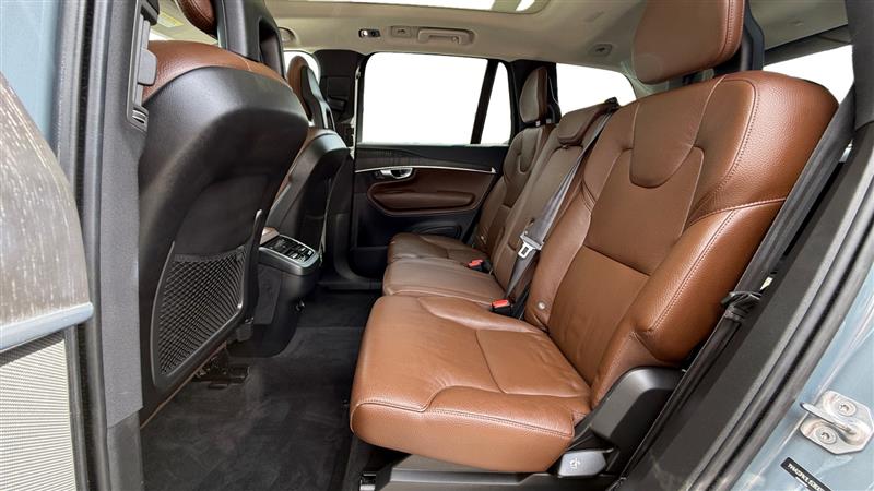 Vehicle photo 16