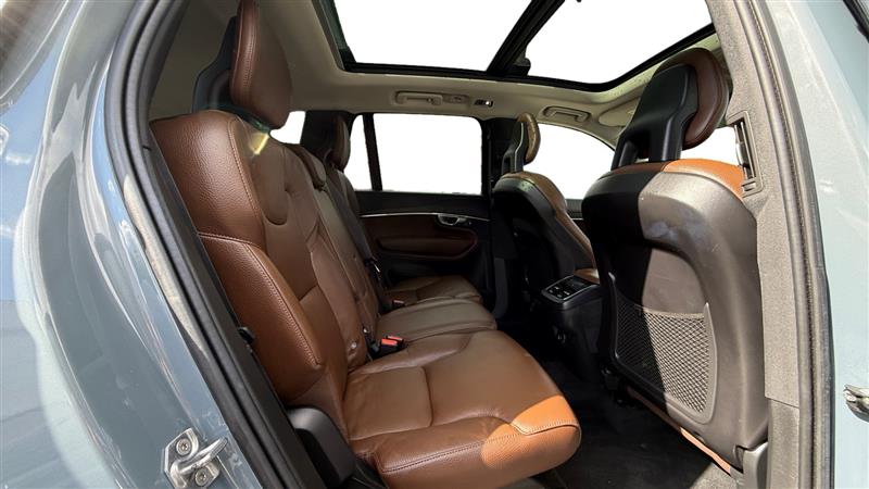Vehicle photo 18
