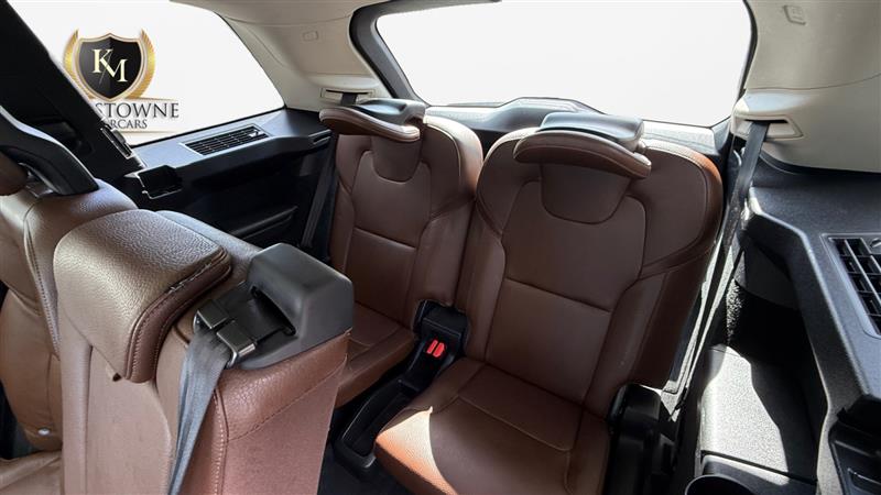 Vehicle photo 23
