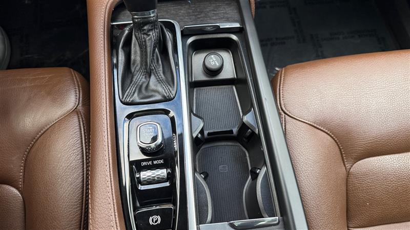 Vehicle photo 36