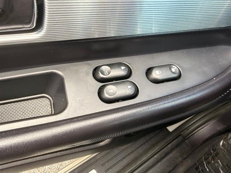 2004 FORD THUNDERBIRD DELUXE