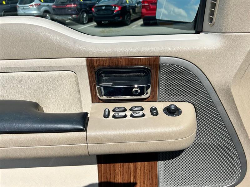 2004 FORD F-150 LARIAT