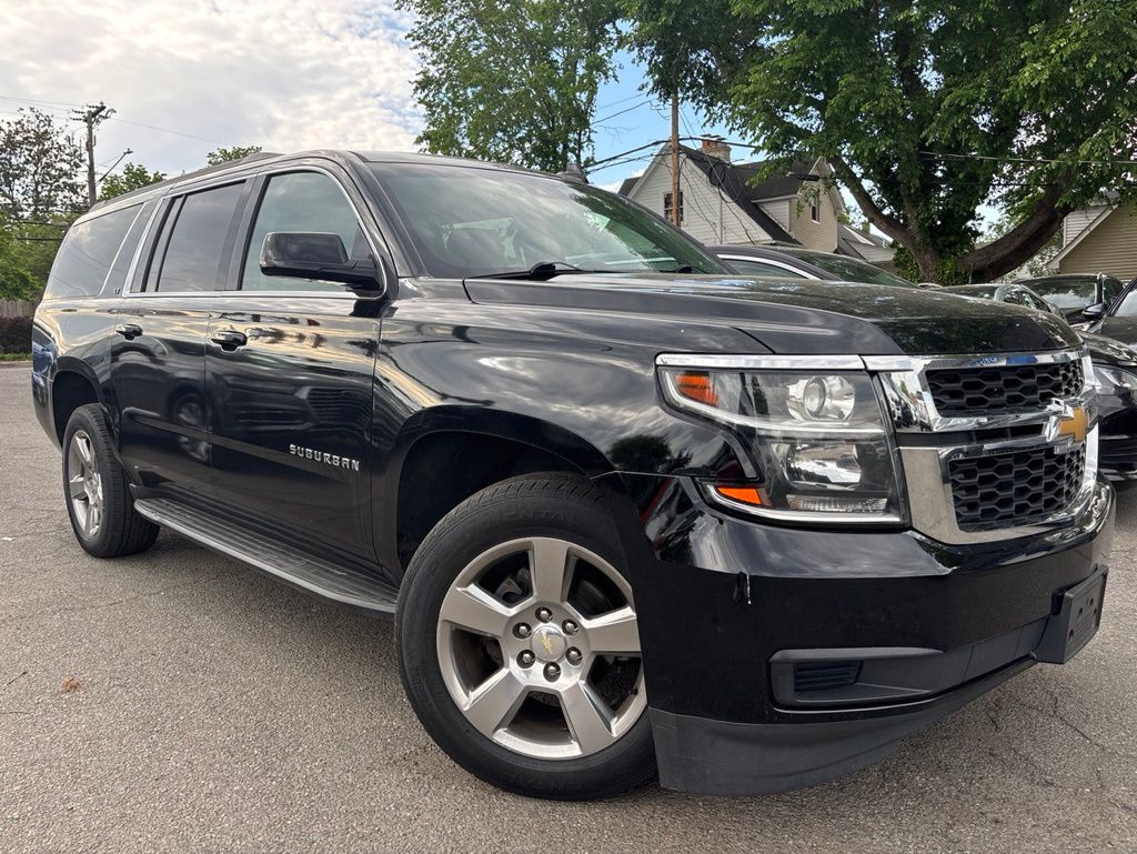2018 Chevrolet Suburban 4WD 1500 LT's photo