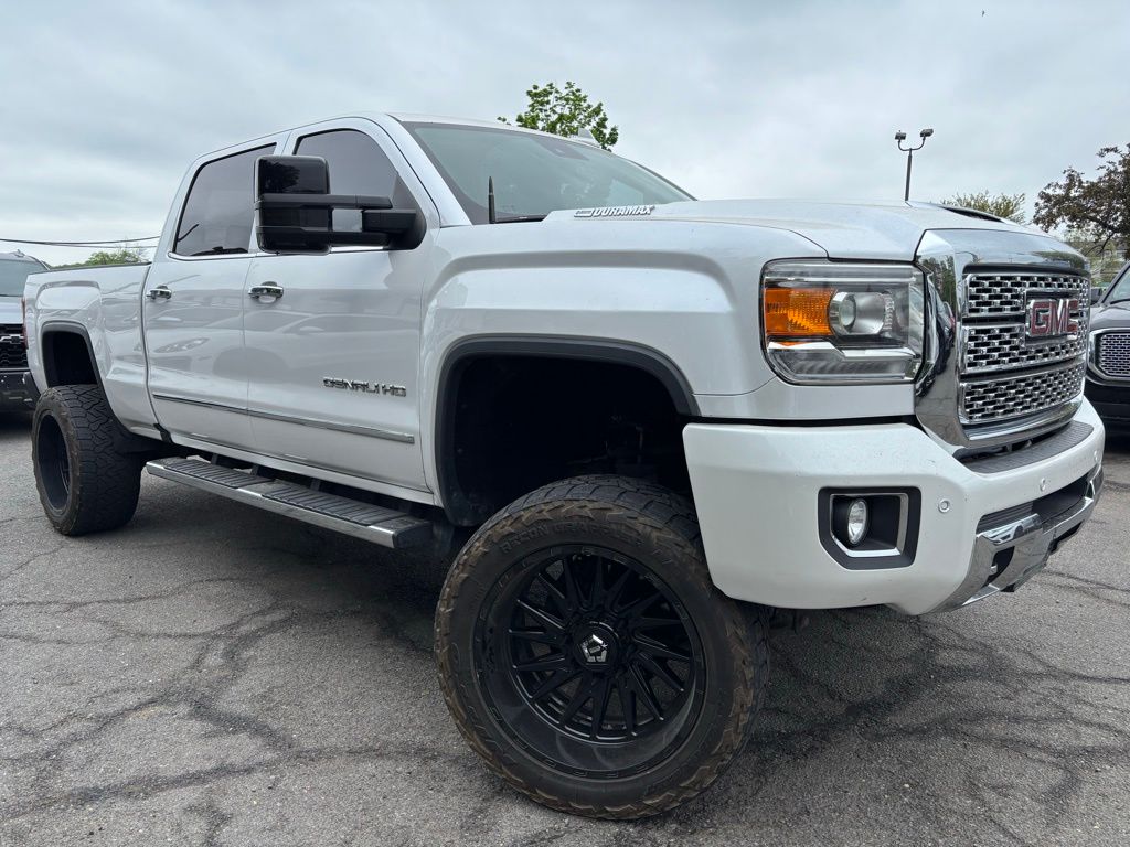 2018 GMC Sierra 4WD Crew Cab Standard Box Denali's photo