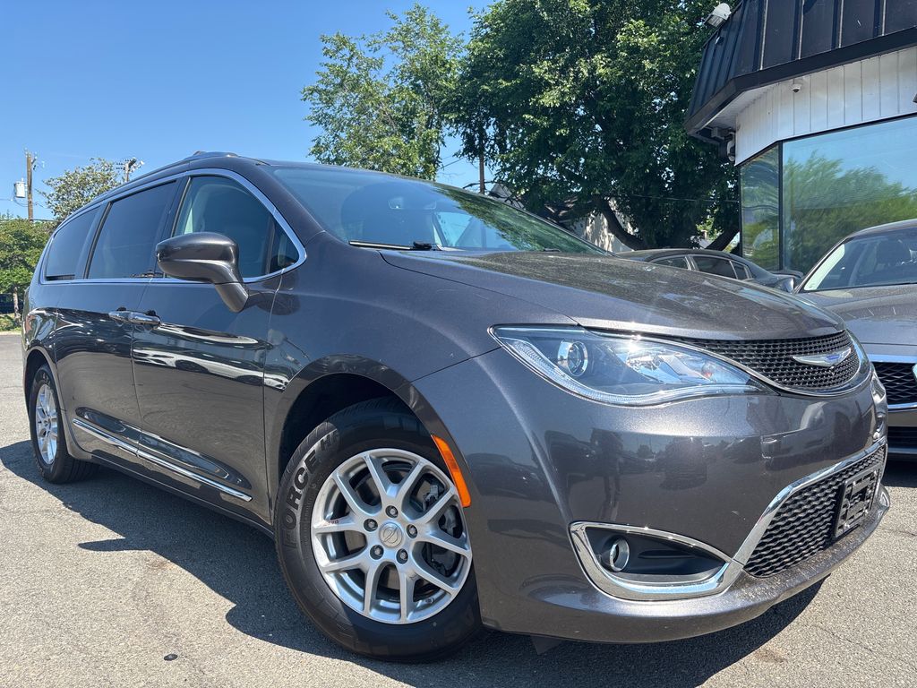 2020 Chrysler Pacifica Touring L's photo