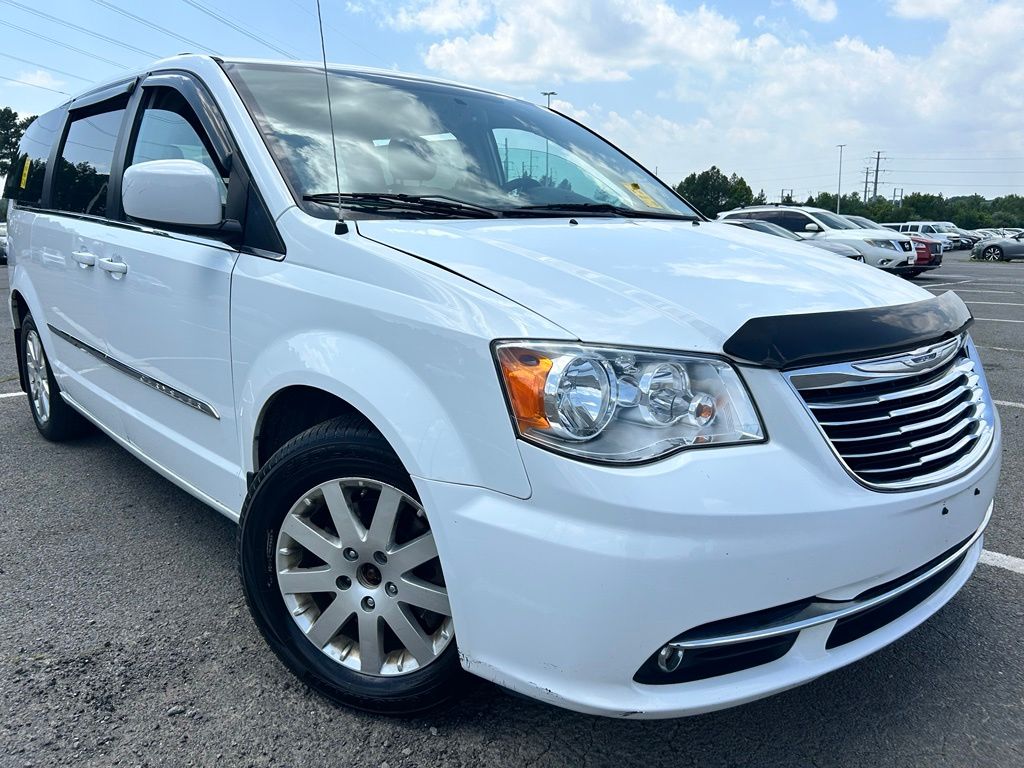 2016 Chrysler Town & Country Touring's photo