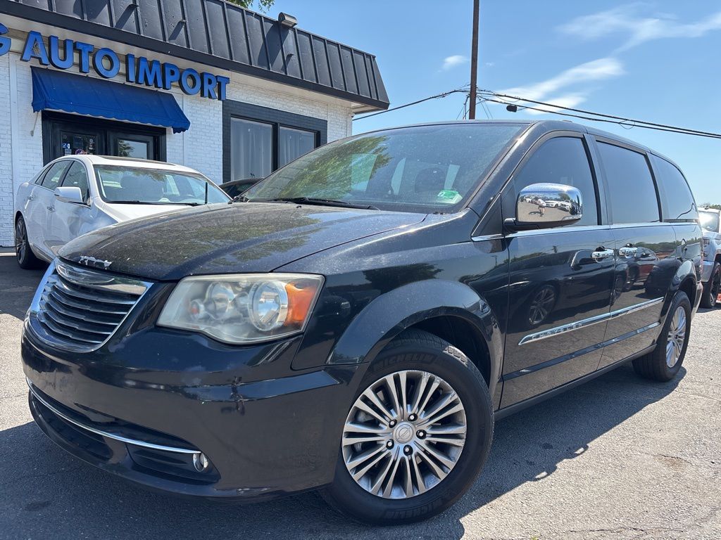 2013 Chrysler Town & Country Touring-L's photo