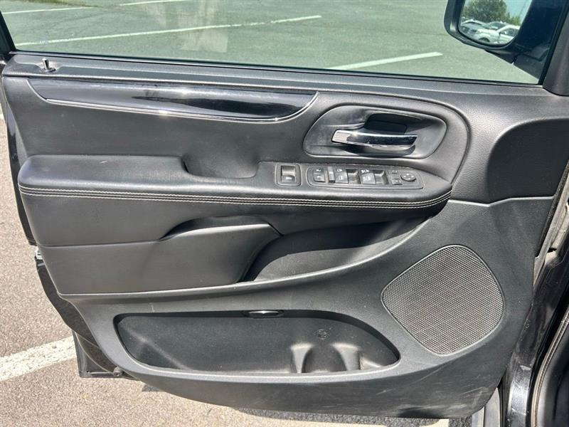 2013 CHRYSLER TOWN & COUNTRY S