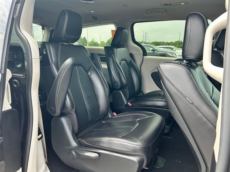 2022 CHRYSLER PACIFICA HYBRID TOURING L