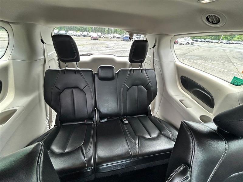 2022 CHRYSLER PACIFICA HYBRID TOURING L