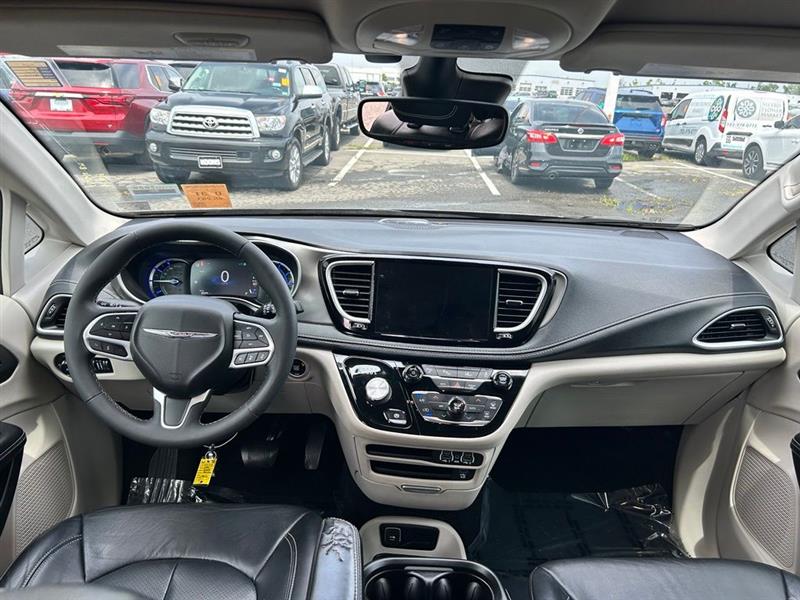 2022 CHRYSLER PACIFICA HYBRID TOURING L