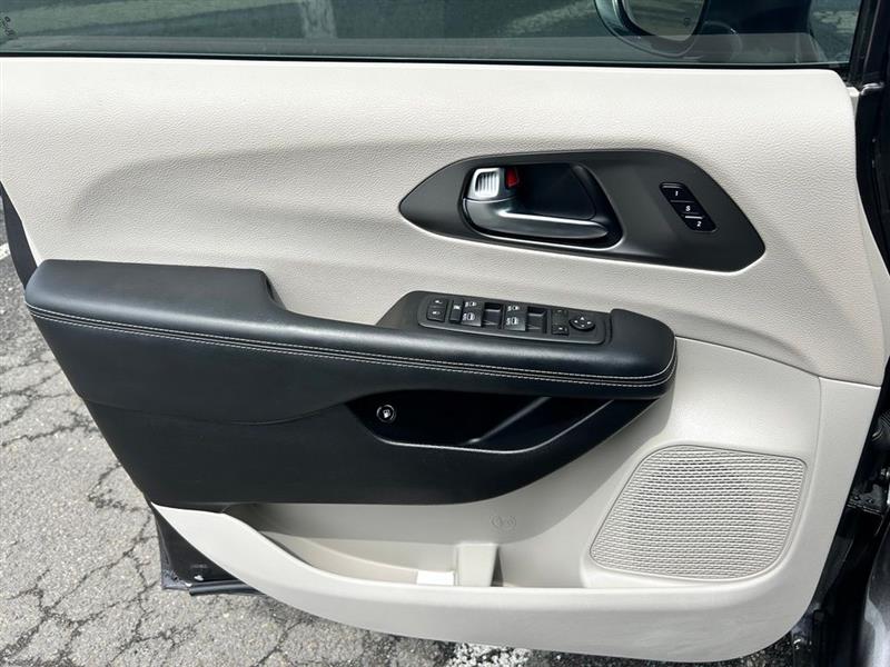 2022 CHRYSLER PACIFICA HYBRID TOURING L