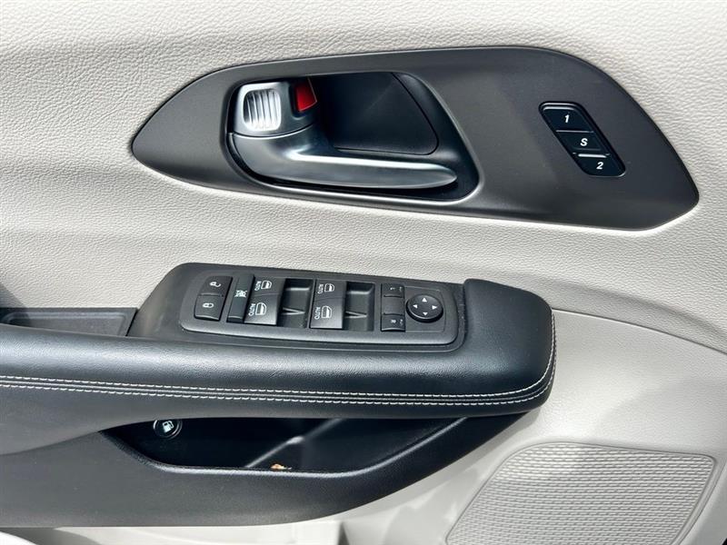 2022 CHRYSLER PACIFICA HYBRID TOURING L