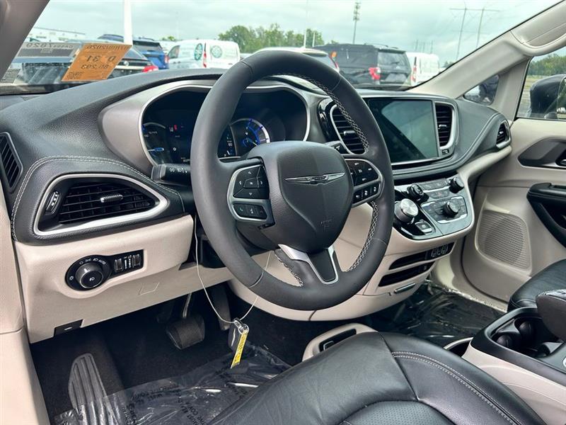 2022 CHRYSLER PACIFICA HYBRID TOURING L