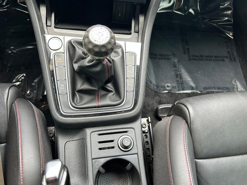 2021 VOLKSWAGEN GOLF GTI S