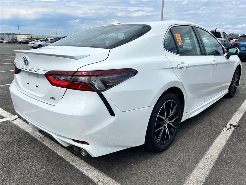 2018 TOYOTA CAMRY SE