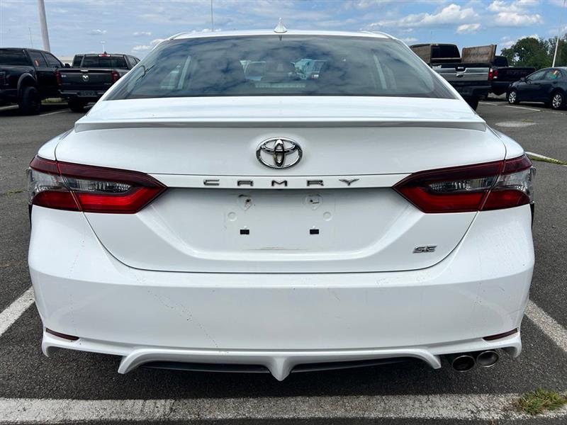 2018 TOYOTA CAMRY SE