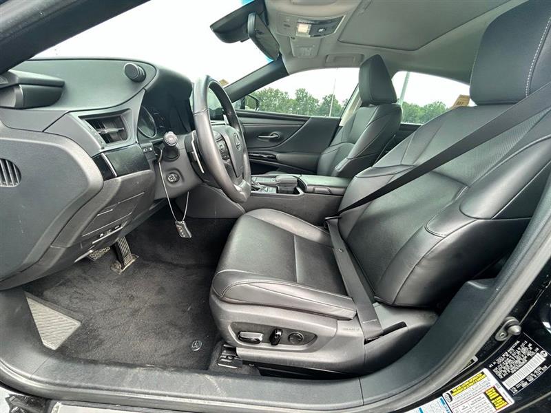 2022 LEXUS ES250 