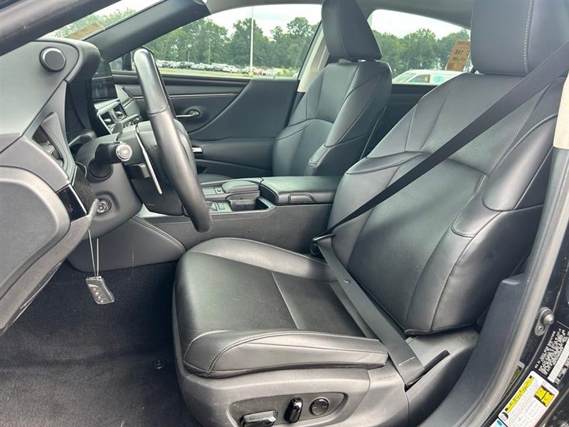 2022 LEXUS ES250 