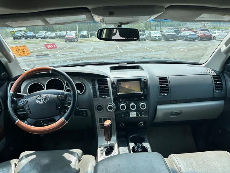 2011 TOYOTA SEQUOIA PLATINUM